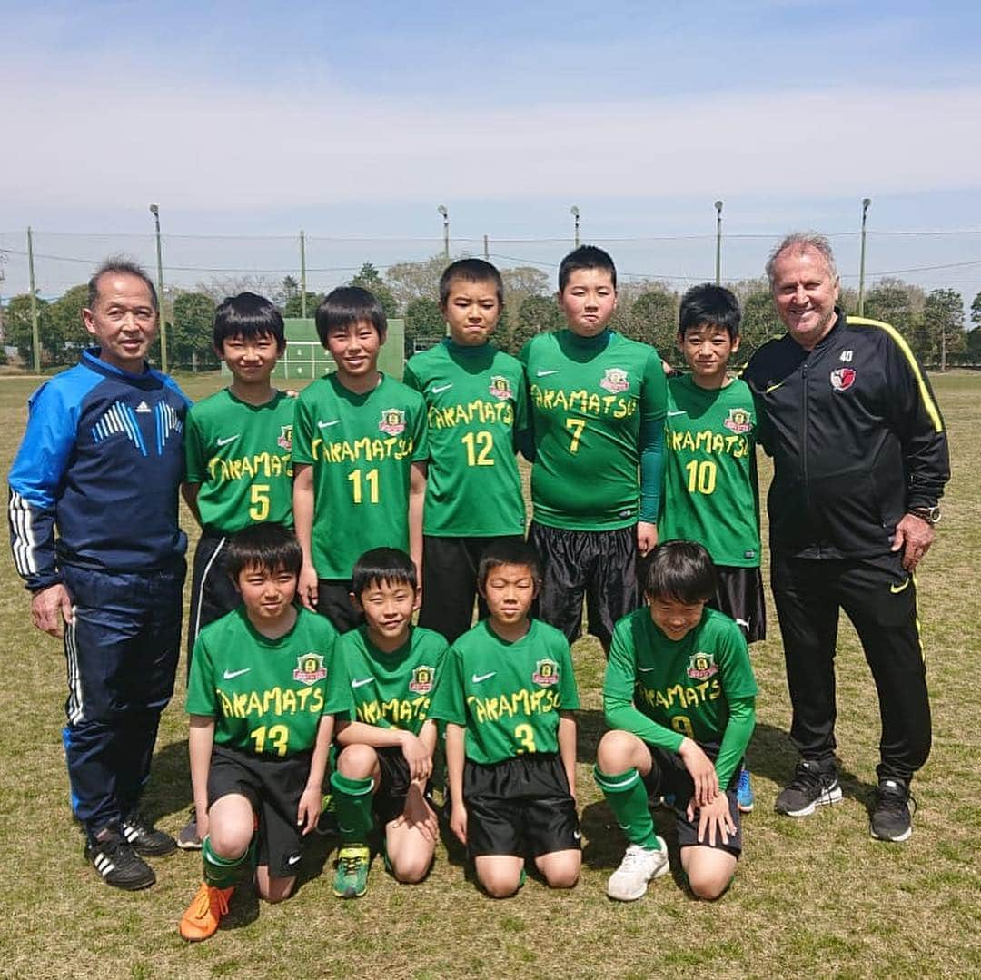 ジーコさんのインスタグラム写真 - (ジーコInstagram)「Recebi no CT do Kashima a visita de uma parte da garotada da Escola de Futebol Takamatsu, muito bem orientada pelo Prof Takano.Boa sorte molecada」4月6日 21時41分 - zico