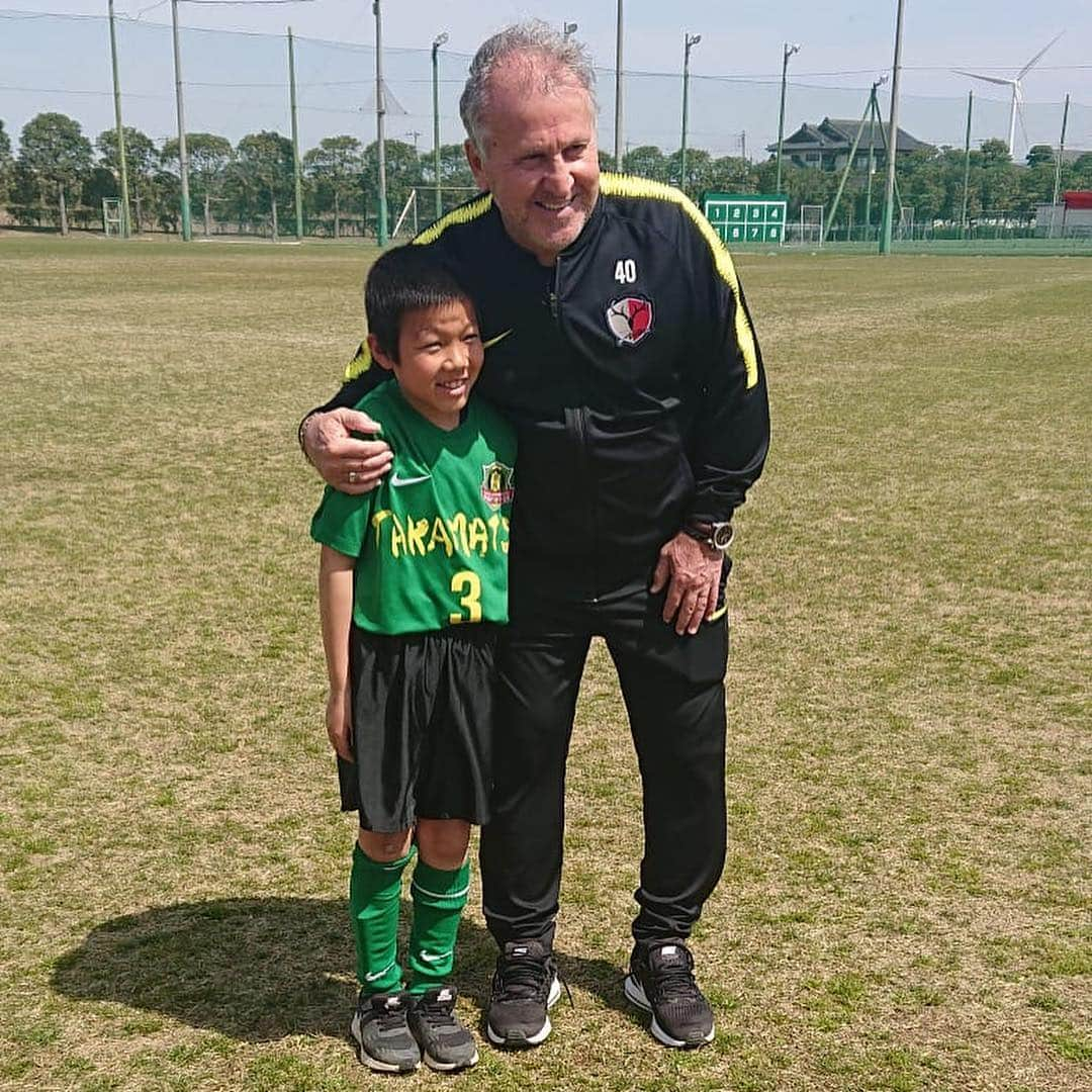 ジーコさんのインスタグラム写真 - (ジーコInstagram)「Recebi no CT do Kashima a visita de uma parte da garotada da Escola de Futebol Takamatsu, muito bem orientada pelo Prof Takano.Boa sorte molecada」4月6日 21時41分 - zico