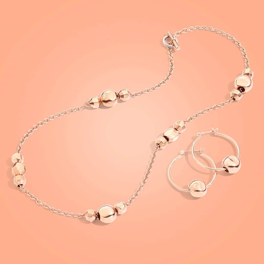 ドドさんのインスタグラム写真 - (ドドInstagram)「Reflecting the colors of Spring on their shiny facets, DoDo's silver Pepita will add a touch of whimsical sophistication to your bracelet. #dodojewels #dodocharm #bracelet #pepita」4月6日 21時41分 - dodojewels