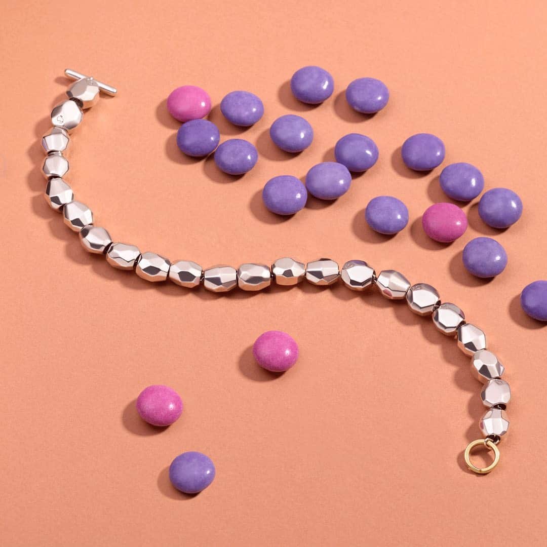 ドドさんのインスタグラム写真 - (ドドInstagram)「Reflecting the colors of Spring on their shiny facets, DoDo's silver Pepita will add a touch of whimsical sophistication to your bracelet. #dodojewels #dodocharm #bracelet #pepita」4月6日 21時41分 - dodojewels