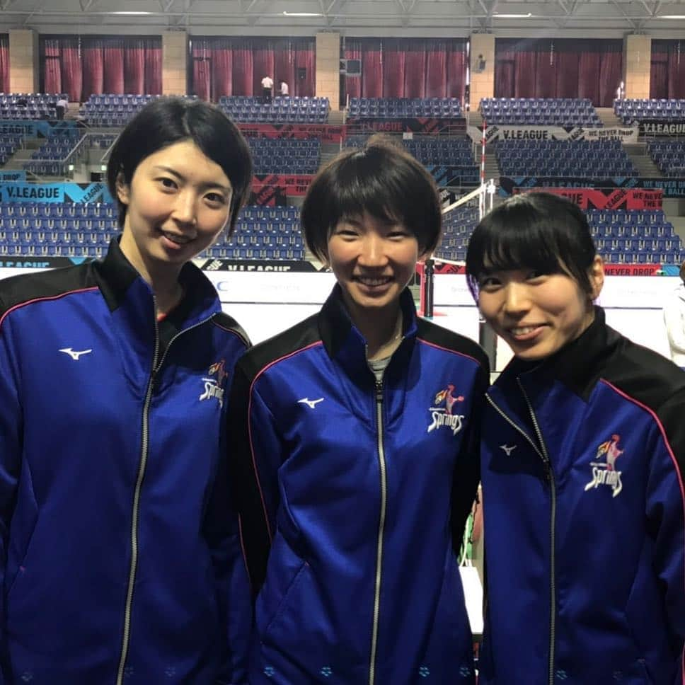 フジテレビ★バレーボールさんのインスタグラム写真 - (フジテレビ★バレーボールInstagram)「Vリーグ女子ファイナル第1戦💪 久光製薬vs東レの試合は3-0で久光製薬が勝利‼️ 優勝へ王手をかけました🤩💡 会見ではファイナル3で第2戦から逆転勝利をした東レを警戒💡 選手はみな気を引き締めていました🔥 新生Vリーグ初の優勝チームが決まる第2戦は4月13日に武蔵野の森総合スポーツプラザで行われます😆✨ #岩坂名奈 選手 #新鍋理沙 選手 #石井優希 選手」4月6日 21時44分 - fujitv_volleyball