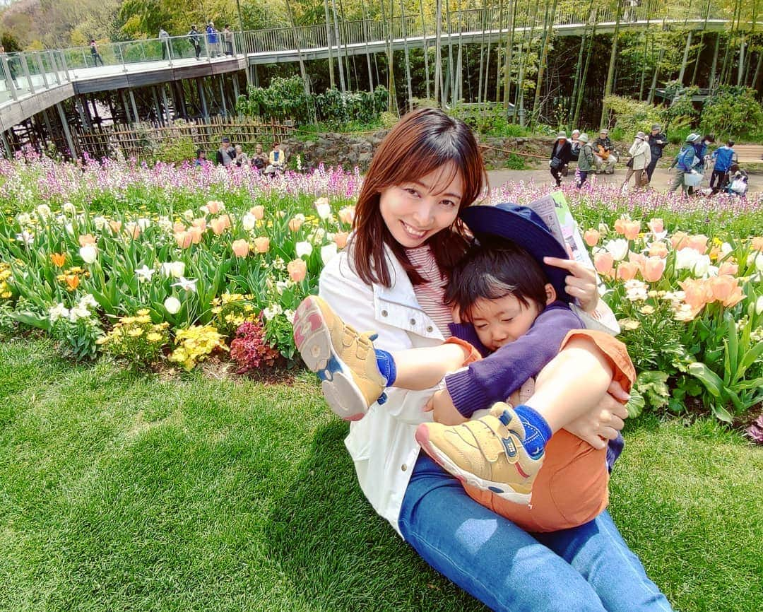 清野紗耶香さんのインスタグラム写真 - (清野紗耶香Instagram)「2019,4/5(金)🌷 昨日は私の誕生日でした🌸  お休みを取って家族でお出かけ👪 皆でお花見して笑って遊んで それが何より嬉しかった💠  こーたが最近一緒に写真を まともに映ってくれないから(変顔ばかりして…🐒) これがまだましな顔してるもの😂  それでも嬉しい。。😝💗#親バカ部ig_kids  そして夫がワンショットも撮ってくれた😁  #里山ガーデン#里山ガーデンフェスタ#ガーデンネックレス横浜#ガーデンネックレス横浜2019 #4歳 #まめちょびん#男の子ママ #ハロー赤ちゃん探検隊19年4月 #ベビーブック#ベビブにのろう #mamanoko#ライトオンキッズ #comonaハート #ikumama#hugkum #ままのて#子育てぐらむ #ママタス#コドモノ #キズナ #子供とお出かけ部#コズレ#いこーよ#hugmug」4月6日 21時46分 - seino_sayaka