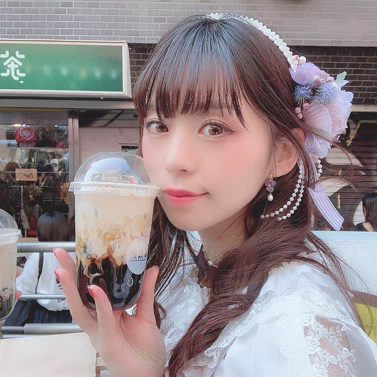 深澤翠さんのインスタグラム写真 - (深澤翠Instagram)「色んな方からおすすめされた﻿ 茶咖匠へ❣️﻿ ﻿ 土曜日の竹下通りという立地もあり﻿ アトラクションぐらい並んだけれどもっちもちで美味しかった( ˘ω˘)﻿ ﻿ きな粉黒糖ラテ﻿ 仙草ゼリートッピング🍹﻿ ﻿ #タピ活﻿ #茶咖匠」4月6日 21時49分 - midorifukasawa