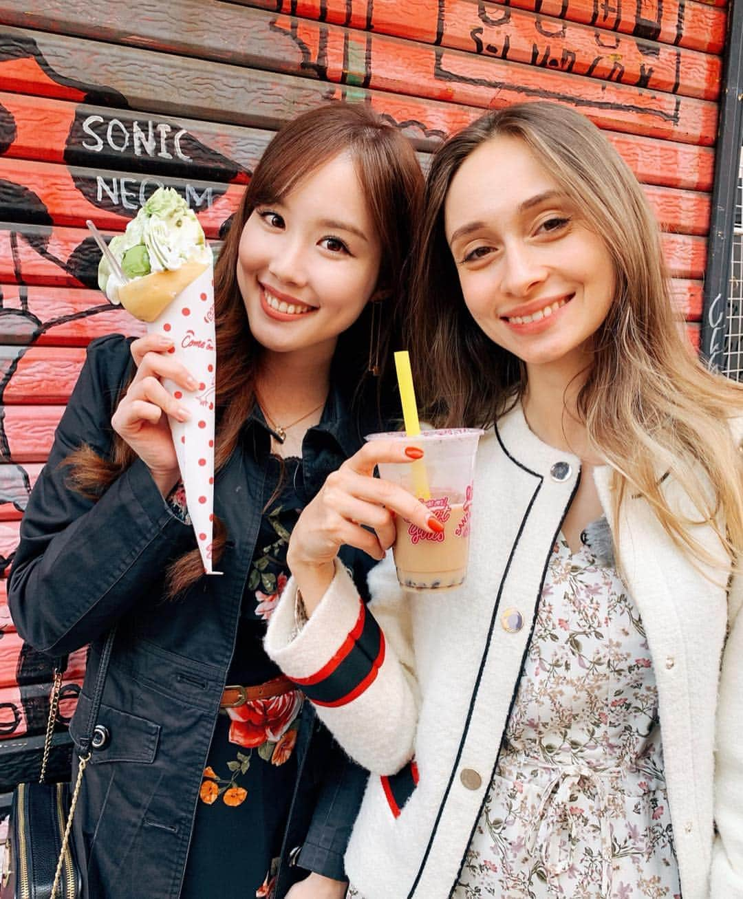 メロディー・モリタさんのインスタグラム写真 - (メロディー・モリタInstagram)「Tokyo is your go-to spot for entertainment, fashion, yummy eats and more!🗼😆🙌✨ Part 1 of the episodes I shot with @efeducationfirst is now live on YouTube!❤️ I became Maria's guide in Tokyo and showed her around Shibuya Scramble Intersection, an #onlyinJapan Hedgehog Cafe, the therapeutic Shibuya Stream, and even karaoke to sing our hearts out🙈🎤🎶 Come watch the full episode by swiping up from my IG stories to feel as if you're exploring Japan with us + learn Japanese!🤗 東京はエンタメ、ファッション、グルメなど... 様々なことが楽しめる場所‼️😆🗼🙌 前回私が日本に来た時に撮影したepisode 1が公開されました！✨ マリアちゃんに渋谷スクランブル交差点を案内したり、日本以外ではなかなか体験できない「ハリネズミ カフェ」、癒しの空間「渋谷ストリーム」、そしてカラオケで歌ったり... 見ているだけで東京へ行った気分になれる内容になっています💖 ストーリーから直接動画に飛んでご覧いただけますので、是非チェックしてみてくださいね！🤗 #MelodeeinJapan #Tokyo #Shibuya #ef」4月6日 21時56分 - melodeemorita