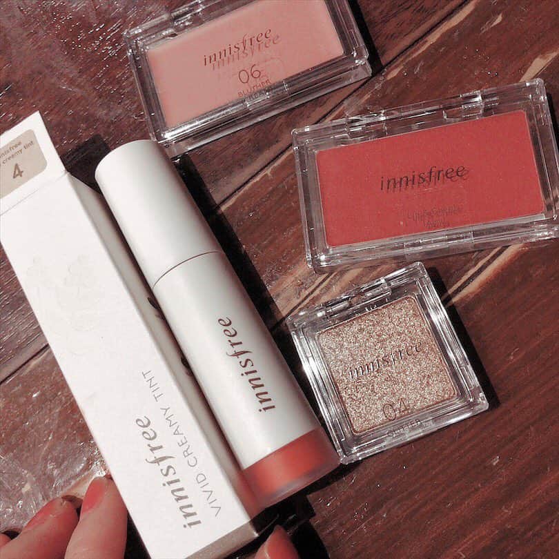 上野優華さんのインスタグラム写真 - (上野優華Instagram)「ずっと気になってたInnisfree…！！ GETしちゃいました☺️☺️ 特にチークは一目惚れ…❤ またレビューもしますが、プチプラでデザインもシンプルで可愛いので相性いいといいなぁ💐  #make #メイク #メイクアップ #韓国コスメ #Innisfree #イニスフリー #渋谷 #渋谷109  #チーク #リップ #アイシャドウ」4月6日 21時57分 - yuukaueno0205