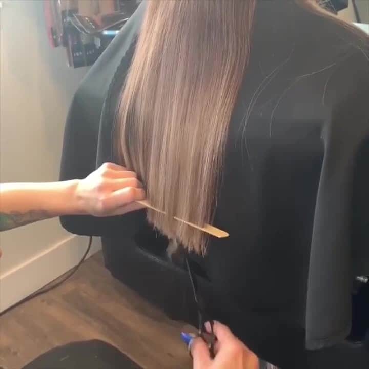 のインスタグラム：「A fresh chop served up with the perfect, blend 👌💛 ✨ Hair by using @my_lavish_looks who painted using @guytang_mydentity #Stroke7 and #Big9 with @framar tools and glazed using #mydentity color  #repost #cosmoprofbeauty #licensedtocreate #framar #hairbesties #hairtransformation #hairtutorial」