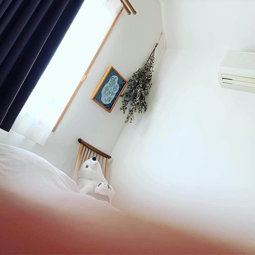 佐藤友子さんのインスタグラム写真 - (佐藤友子Instagram)「昼寝から目が覚めたら、向こう側のシロクマとパンダもぐで〜んとしていた。春ってみんな眠いよね💤」4月6日 22時02分 - tomokosato_hokuohkurashi