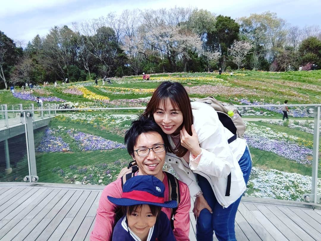 清野紗耶香さんのインスタグラム写真 - (清野紗耶香Instagram)「🌷 🌸 👪 懐かしき🍡だんご三兄弟みたい😁 . 水玉模様の不思議な花を見つけた‼️これなんだろう～？！ . . 去年に引き続きズーラシアにも行ってきました🐘🦒#ホッキョクグマ がルーティンな動きしててちょっと切なくなった、、 . 可愛い顔して肉食の#レッサーパンダ も😁  #里山ガーデン#里山ガーデンフェスタ#ガーデンネックレス横浜#ガーデンネックレス横浜2019 #ズーラシア#よこはま動物園ズーラシア #4歳 #まめちょびん#男の子ママ#ママライフカメラ #ハロー赤ちゃん探検隊19年4月 #ベビーブック#ベビブにのろう #mamanoko#ライトオンキッズ #comonaハート #ikumama#hugkum #ままのて#子育てぐらむ #ママタス#コドモノ #キズナ #子供とお出かけ部#コズレ#いこーよ#hugmug」4月6日 22時12分 - seino_sayaka