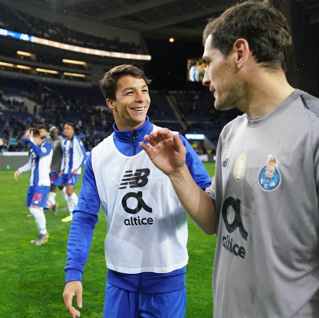 オリベル・トーレスのインスタグラム：「+3 equipa!!! Que creéis que me está diciendo @ikercasillas ? 😂」