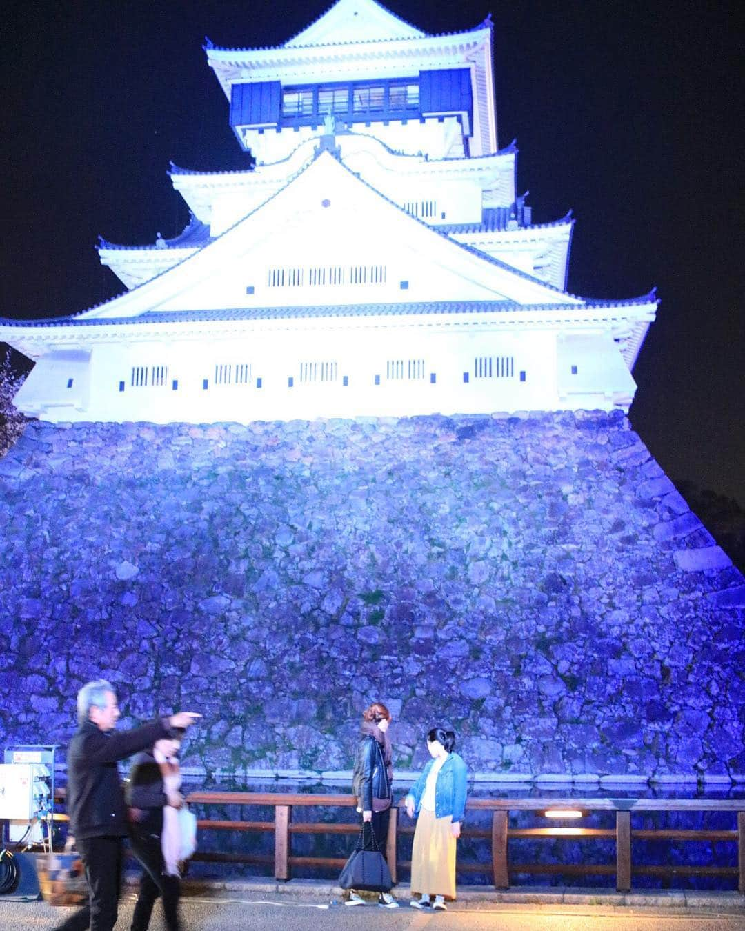 yupinokoさんのインスタグラム写真 - (yupinokoInstagram)「こんばんは☺︎ . . 小倉城🏯夜桜🌸 綺麗でしたー✨ . . #小倉城  #夜桜  #ライトアップ #お花見 #お出かけ記録」4月6日 22時28分 - yupinoko