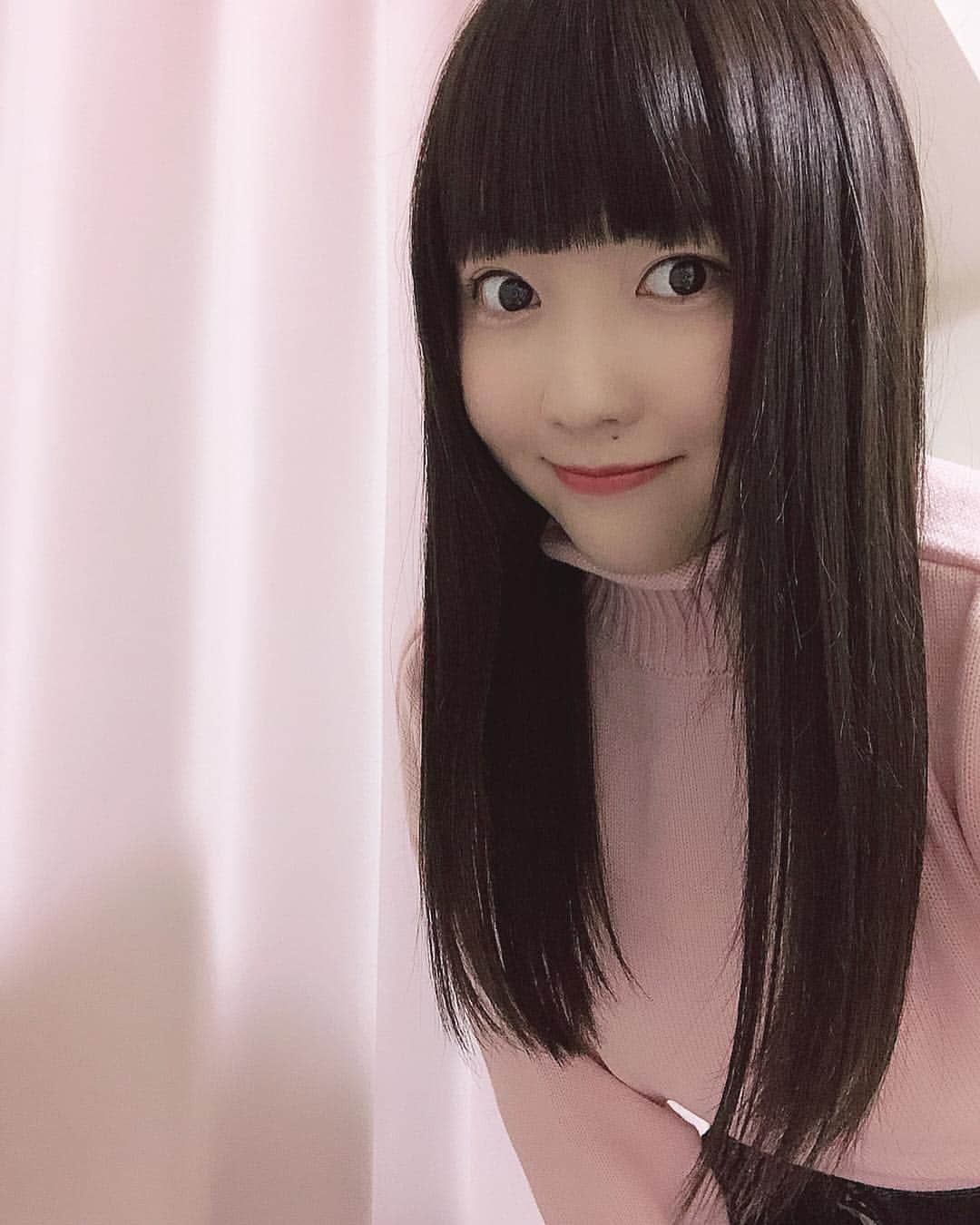 日下部愛菜さんのインスタグラム写真 - (日下部愛菜Instagram)「珍しくピンク🐷 福岡での握手会楽しみです！ ちなみに明日はピンクじゃないよ笑 楽しみましょうー☺︎🌟」4月6日 22時36分 - aina_kusakabe