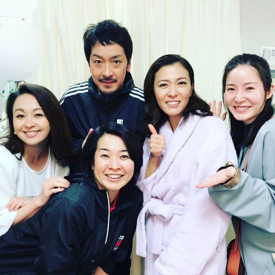 栗原英雄さんのインスタグラム写真 - (栗原英雄Instagram)「#リトルナイトミュージック メンバーご観劇〜レンちゃんとメグが観に来てくれたよ  #蓮佛美沙子 #飯野めぐみ #家塚敦子  #安蘭けい #栗原英雄 #マルコム夫妻の動物園  #ミュージカルハル」4月6日 22時31分 - hideokurihara