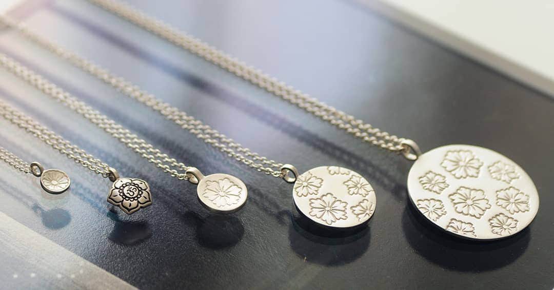 ミーアンドローさんのインスタグラム写真 - (ミーアンドローInstagram)「Our silver flower pendants speak a language everyone can understand. They take inspiration from the universal symbolism behind flowers. These amulets are tender, receptive to all meanings the giver and the receiver project upon them. These tiny forms of sculpture are a seat for adoration, and a reminder to those we adore, of their life giving and loving presence. They carry the blooming energy of any flower, resilient and pure.」4月6日 22時32分 - meandrojewelry