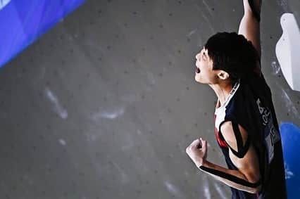 チョン・ジョンウォンさんのインスタグラム写真 - (チョン・ジョンウォンInstagram)「Going to Final round 2019 first bouldering worldcup meiringen I can’t wait climb hard Final tonight🔥 📸 @toksuede 🙏Thanks photo buddy 📽 @allezjain 🙏 @adidas @adidasterrex  #climbing #training #ifscwc #haslitalmountainfestival #bouldering」4月6日 22時32分 - chonjongwon96