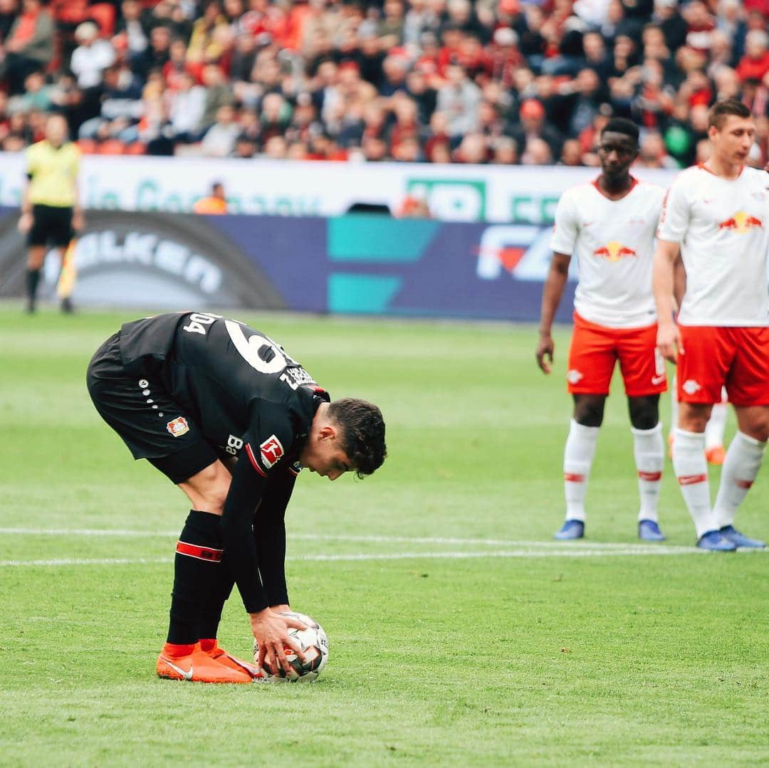 バイエル・レバークーゼンさんのインスタグラム写真 - (バイエル・レバークーゼンInstagram)「GOOOOOOOAL @kaihavertz29 💎#StärkeBayer ⚫️🔴💪#B04RBL 1-0 (11’) #Bundesliga #Bayer04 #Werkself」4月6日 23時03分 - bayer04fussball