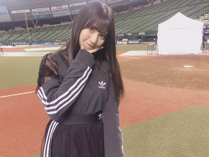 荒井優希さんのインスタグラム写真 - (荒井優希Instagram)「⚾︎﻿ メットライフドームで握手会ありがとうございました🥰今日は @adidasoriginals コーデ ☺︎﻿ 今期のスカートお気に入り👍﻿﻿ #fashion #code #adidasoriginals」4月6日 22時55分 - araiyuki57