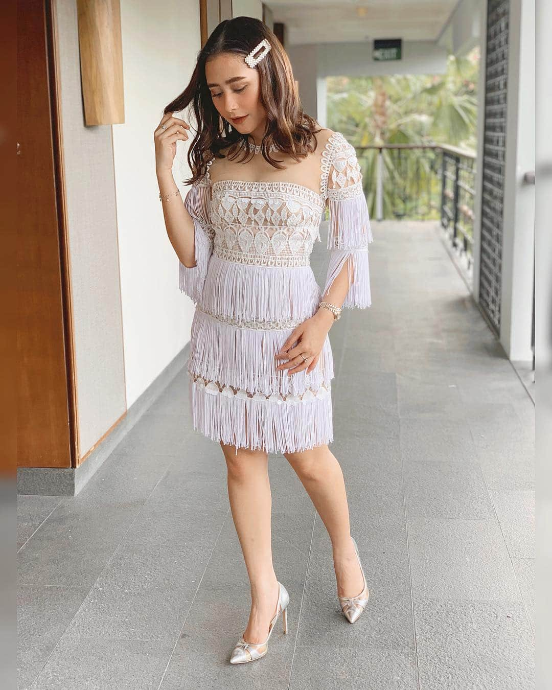 Prilly Latuconsinaさんのインスタグラム写真 - (Prilly LatuconsinaInstagram)「Because i Can’t wait until my wedding day to put this dress on (still a long way to go) so im wearing this tonight for dinner! Hahaha  #alwaysextra」4月6日 22時58分 - prillylatuconsina96