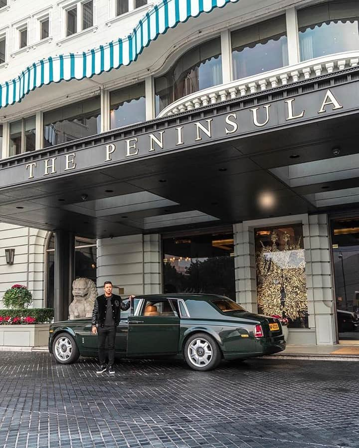 The Peninsula Hotelsさんのインスタグラム写真 - (The Peninsula HotelsInstagram)「@claudejapswe arrives to The @peninsulahongkong in style in one of our iconic green Rolls-Royce Phantoms. #penmoments #peninsulahotels #welltraveled」4月6日 23時00分 - peninsulahotels