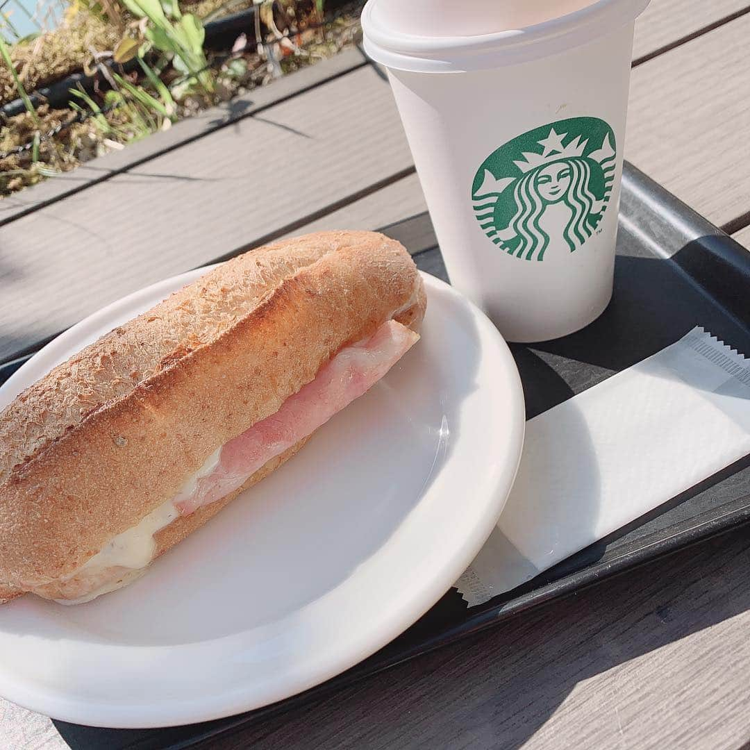 長谷川怜華さんのインスタグラム写真 - (長谷川怜華Instagram)「.. .. この前の昼食🥪  #石窯フィローネハムアンドマリボチーズ  #キャラメルマキアート #スタバ #スターバックス #starbucks .. ..」4月6日 23時03分 - hasegawa_reika