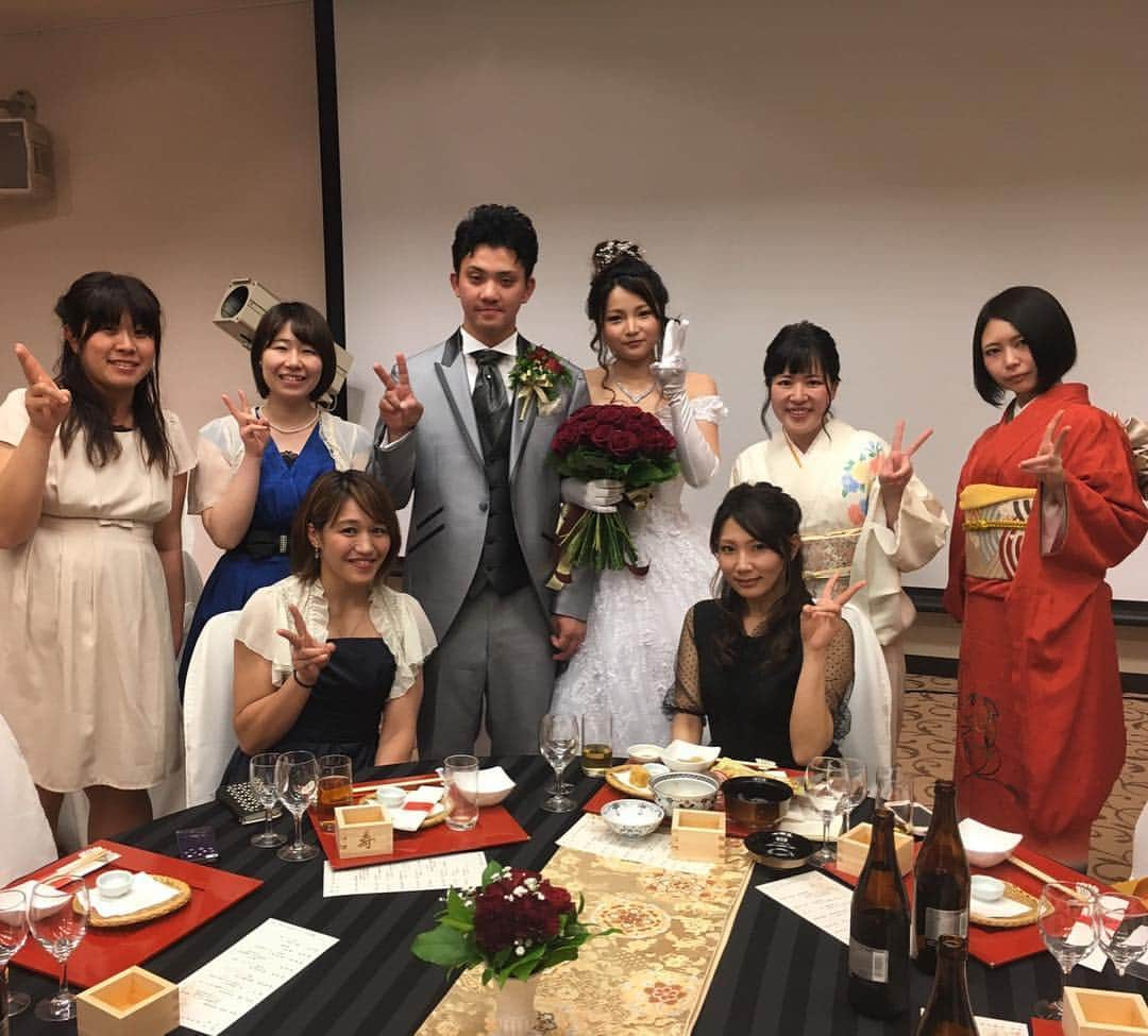 朱里さんのインスタグラム写真 - (朱里Instagram)「高校の同級生の結婚式👰🤵💒 素敵だった😊 ドレスも和装も似合いすぎててかわいくて٩(๑❛ᴗ❛๑)۶🧡 ずっと素敵な夫婦でありますように✨幸せいっぱいもらいましたー😊 まじでおめでとぉっ❣️ #wedding #weddingdress #weddingphotography #happy #beautiful #congratulations #結婚式 #同級生 #鎌倉 #おめでとう #ウエディングドレス #美男美女」4月6日 23時05分 - syuri_official