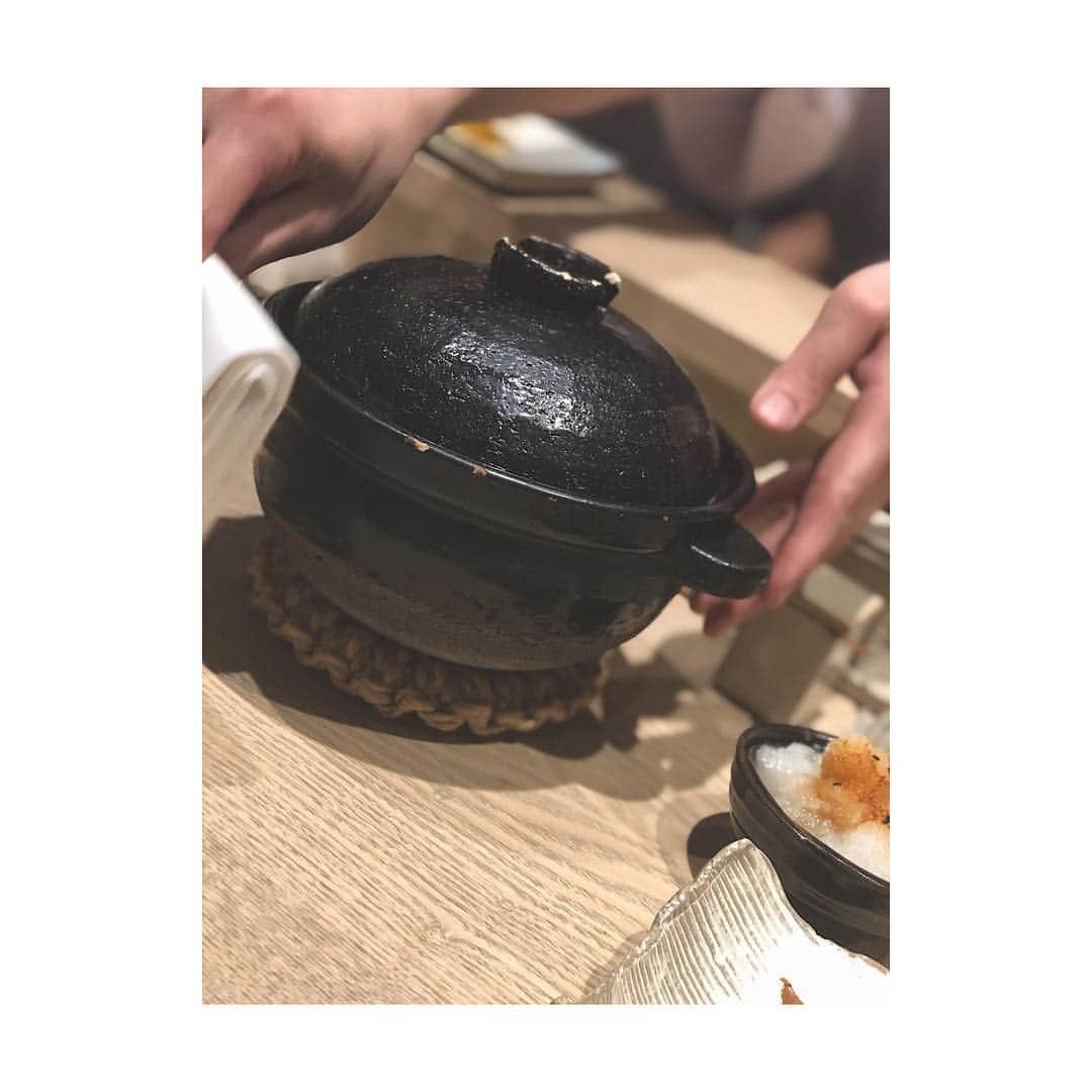 Rioのインスタグラム：「締めには なんとっ！！！ 炊きたて土鍋ご飯が🍚😭✨💖 ご飯のお供に 焼き鳥・お漬物・海苔の佃煮・明太子・キノコの佃煮などなど！✨✨✨」
