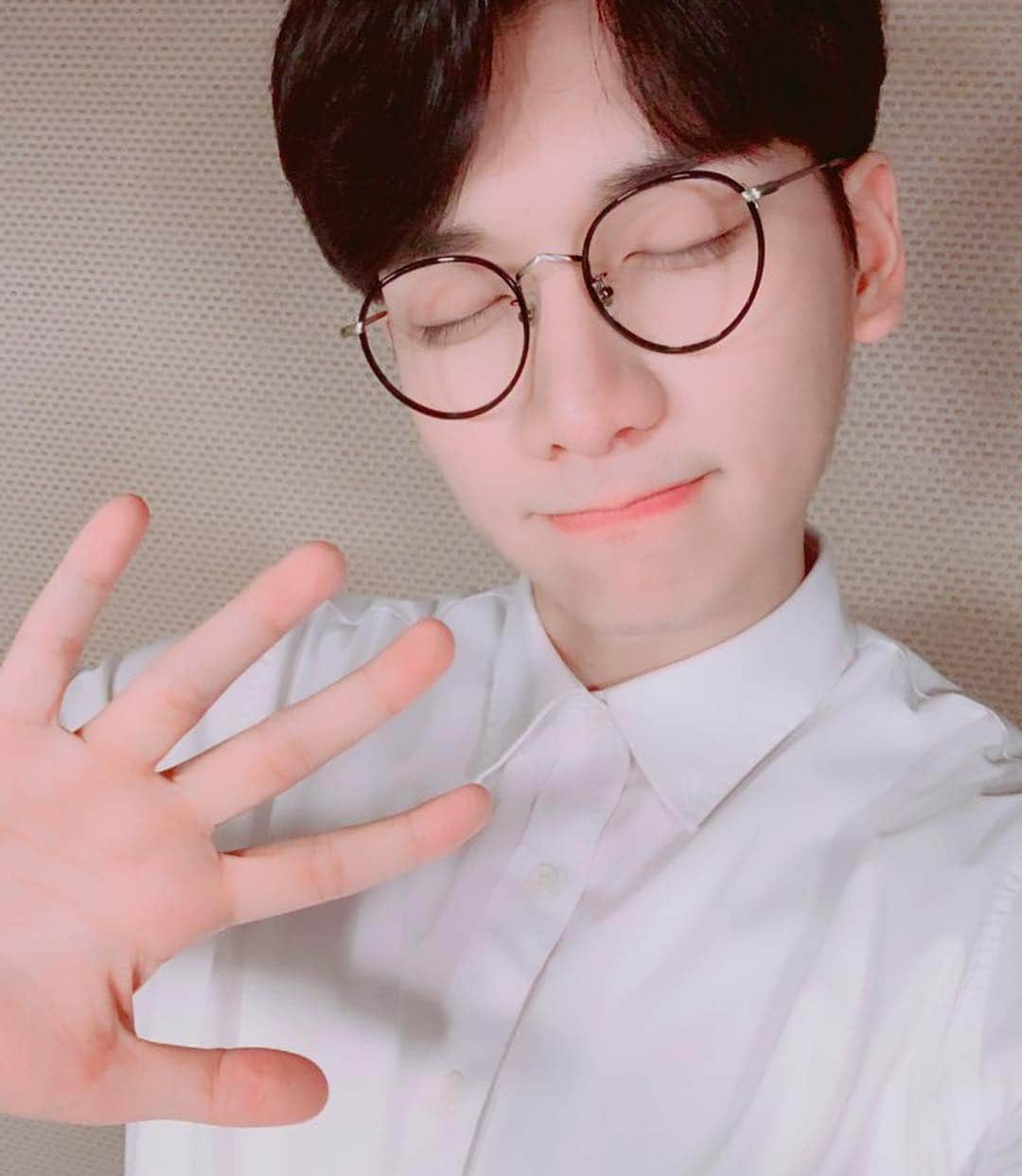 VIXXさんのインスタグラム写真 - (VIXXInstagram)「. [20190406] 연극 <잃어버린 마을 : 동혁이네 포차> 막공 . 혁재구와 함께한 선물같은 순간들 혁아 막공까지 수고했어❤️ . #빅스 #VIXX #혁 #HYUK #한상혁 #잃어버린마을 #동혁이네포차 #재구🌟」4月6日 23時19分 - vixx_stargram