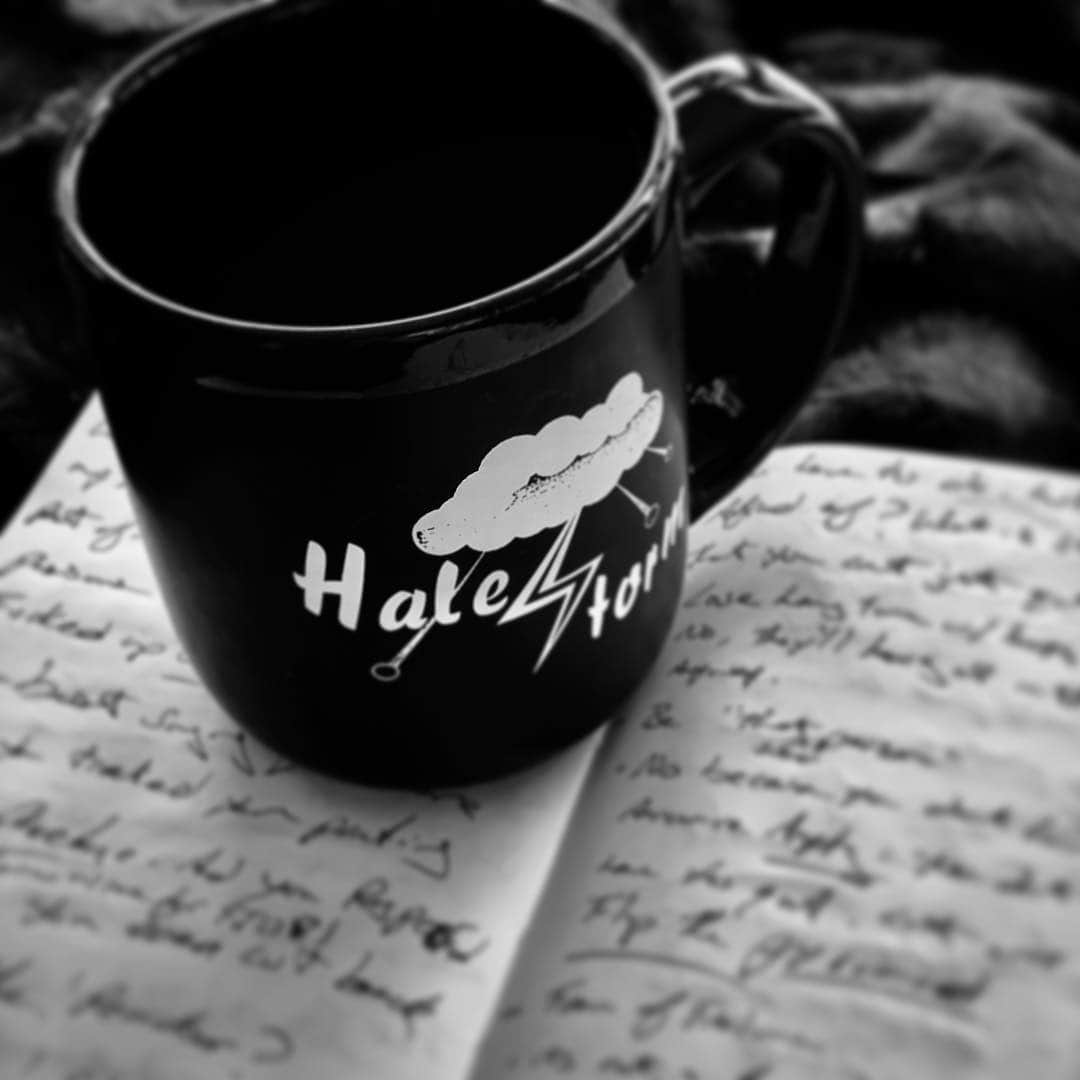 ジー・ヘイルさんのインスタグラム写真 - (ジー・ヘイルInstagram)「Coffee+Notebooks ...my morning “keep in the good crazy/let out the bad crazy”routine. Keeps me centered and connected with my true self. Happy Self-Love Saturday! EDIT: P.S. I actually love this mug, not just cuz it has our vintage 90s logo... ha! Inadvertent merch promo i guess...link in bio if u want your own.」4月6日 23時23分 - officiallzzyhale