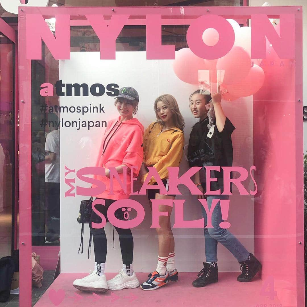 新山千春さんのインスタグラム写真 - (新山千春Instagram)「娘と #nylon のeventへ！！ . 娘と一緒に習ってる #HIPHOP #DANCE の先生 ！ Mikiさんのステージを どーしてもみたくて！💖 @mikity1225  かっこよすぎて、、、🤩 可愛かったなぁ 👩‍👧😍💜💖🌹 . #adidas #NIKE #Benesse #atmos‬ #streetwear #streetfashion #streetGirl  _____________________________________________________🌴#LA 好き❤ #art 🎨好き#Japaneseactress #casualcoordinate #denimcoordinate #makeup #model  #mamastyle #Instagood #hairarrange #fashion  #outfit #casualstyle  #outfitstyle #촬영 #粉我 #나를따르라  #fashionistas #dailylook 🌹#新山千春  _____________________________________________」4月6日 23時30分 - chiharuuu_0114