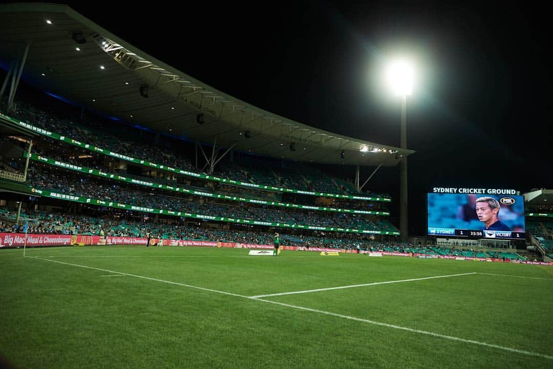 本田圭佑さんのインスタグラム写真 - (本田圭佑Instagram)「#sydney #awaygame」4月6日 23時40分 - keisukehonda