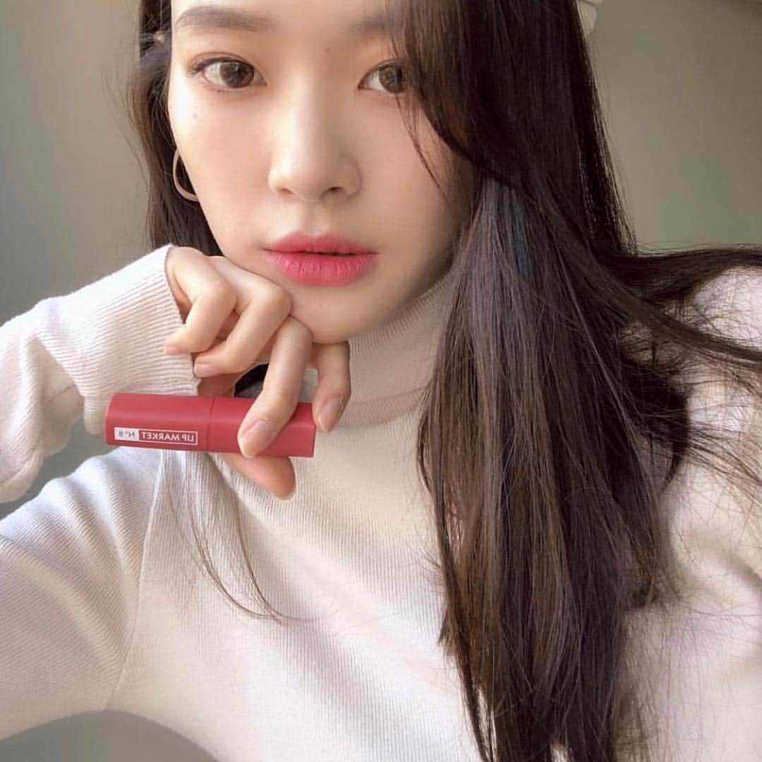 TONYMOLY USA Officialさんのインスタグラム写真 - (TONYMOLY USA OfficialInstagram)「Get that perfectly natural wash of color with our Lip market matte bars!💋 @uzeongzo wearing 08 Rose Time🌹💕 // #xoxoTM #TONYMOLYnMe」4月6日 23時41分 - tonymoly.us_official