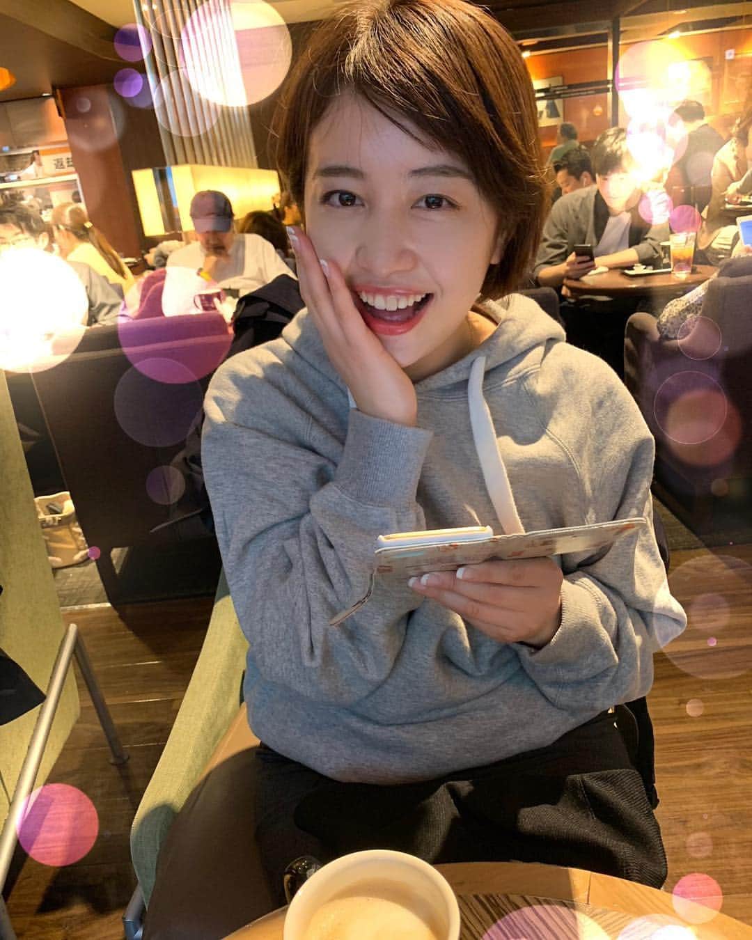 須黒清華さんのインスタグラム写真 - (須黒清華Instagram)「今日は相内とキックボクシング🥊して、展示会行って、ウキウキ帰る〜💕 はずが、駅の階段を踏み外して落下…笑 あまりの痛さに動けず、相内にカフェまで付き合ってもらいました💦 湿布まで買って来てくれたー💦 本当にありがとう😢✨ でも、おかげでたくさん話せました💕笑 しばらく大人しく過ごします（笑） #kickboxing #キックボクシング #捻挫 #相内優香 ありがとー‼︎」4月6日 23時48分 - sayaka_suguro