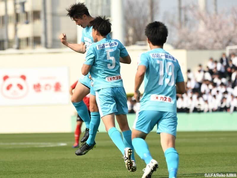 のインスタグラム：「プロ内定3選手擁す筑波大が“昨年と真逆”の5発大勝発進!駒大にはリベンジ成功  #大学サッカー #関東大学サッカーリーグ #1部 #JUFA #JUFA関東 #開幕 #筑波大学 #駒澤大学 #soccer #football #サッカー #⚽️ #gekisaka #ゲキサカ」