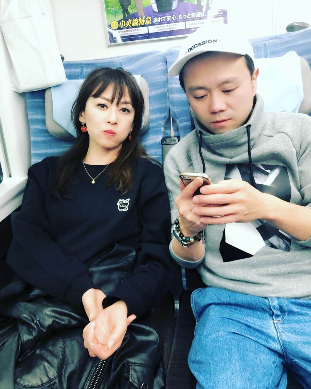 鈴木砂羽さんのインスタグラム写真 - (鈴木砂羽Instagram)「そして まつもと市民芸術館で ベッド&メイキングス 「こそぎ落としの明け暮れ」 観てきました〜。 まつもと市民芸術館、 一度訪れてみたかった劇場です。  帰りはトミー @tomiqro 山菜の天ぷら&お蕎麦でシメ！  楽しいSaturday Holidayでしたん🤗  #ベッドアンドメイキングス #こそぎ落としの明け暮れ  #富岡晃一郎 #松本 #まつもと市民芸術館」4月6日 23時51分 - bombon_sawa