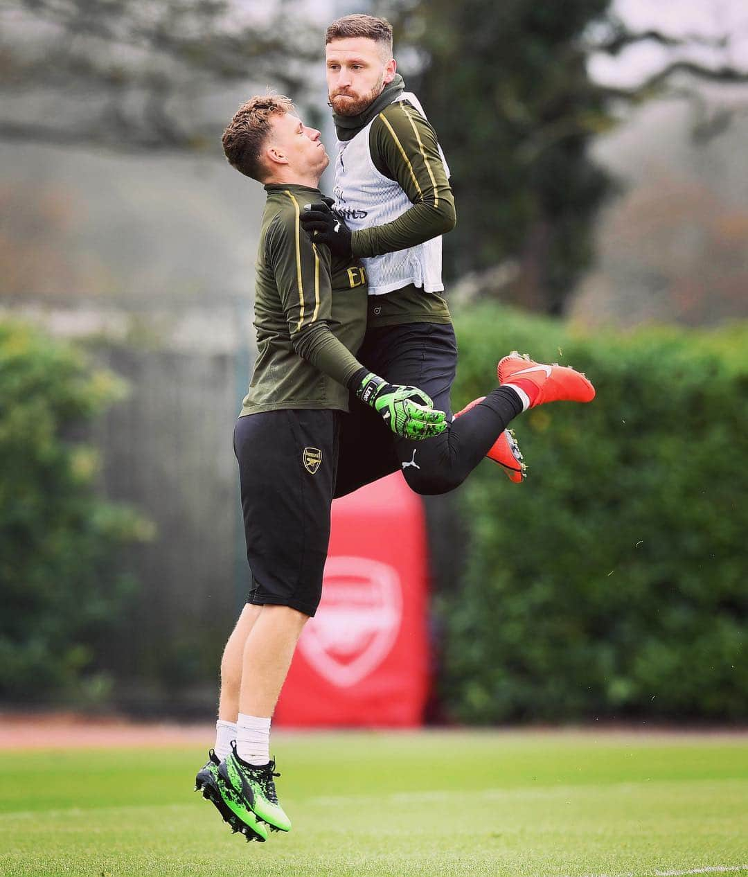 アーセナルFCさんのインスタグラム写真 - (アーセナルFCInstagram)「🔜 #EVEARS #premierleague #arsenal #training #preparation #COYG」4月6日 23時56分 - arsenal