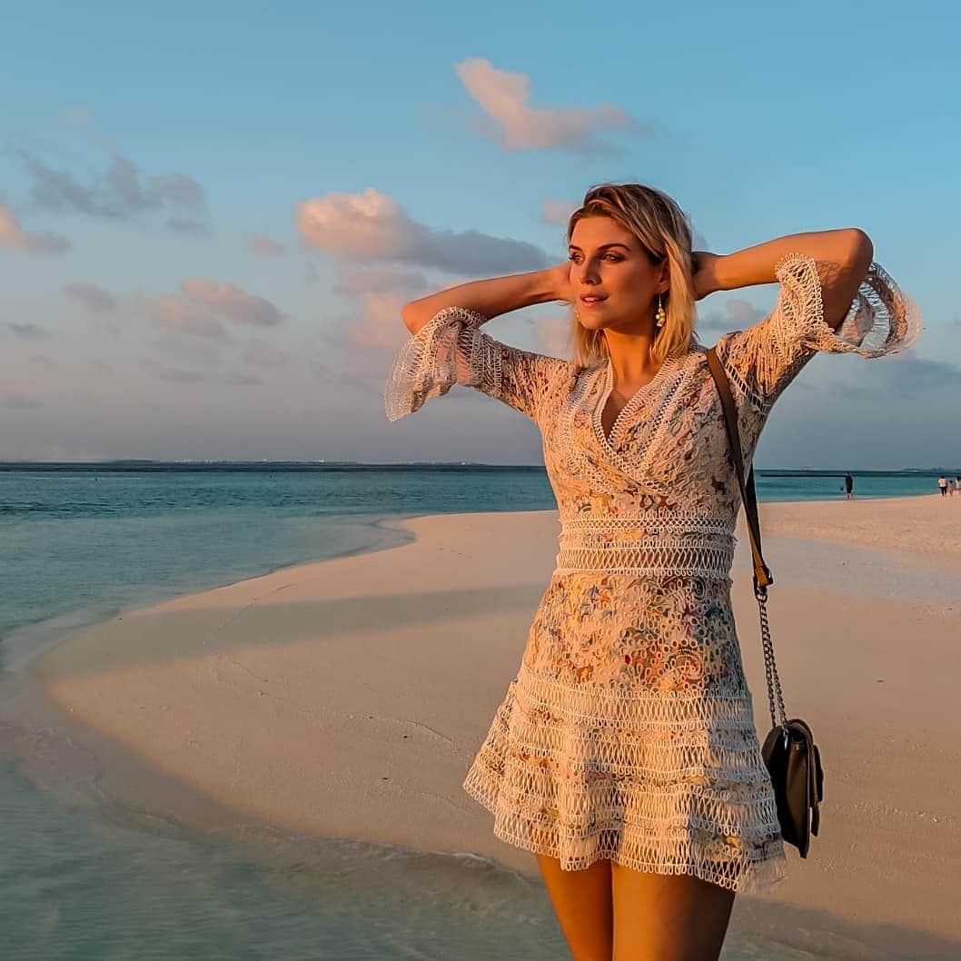 Ashley Jamesさんのインスタグラム写真 - (Ashley JamesInstagram)「Dreaming of beautiful sunsets and being able to wear summer dresses. ✨ still have so many amazing photos from my Maldives trip, so just looking through them whilst sat on my sofa. Adore this dress gifted by @amocoutureuk. Also, I'm watching a TV series called Pose, which is so so brilliant if you're looking for a good series. It's about the ballroom scene in 80's New York and gives a glimpse into the LGBTQ community then. It's made me laugh and cry. Who's seen it? ❤️✨」4月6日 23時58分 - ashleylouisejames