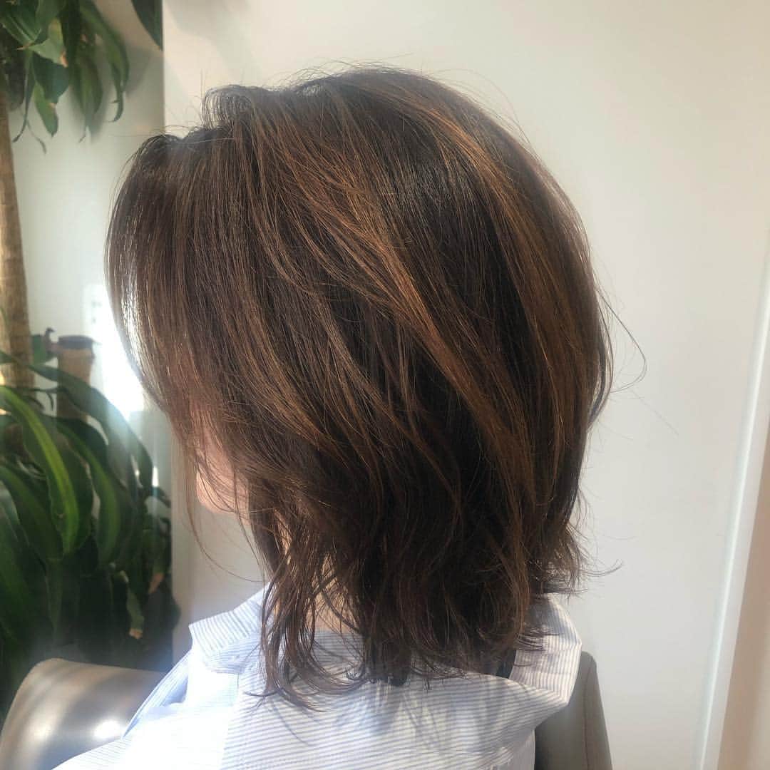 kawakami momokoさんのインスタグラム写真 - (kawakami momokoInstagram)「今日は @evoke_tokyo  にヘアメンテナンスに @matsuharu_evoke  さんにしてもらったよ❤️ 今日はカットとリタッチのみいま髪の毛伸ばしてます！ インスタライブ 、なぜか保存できない現象勃発！ なんでだ！？」4月7日 0時13分 - momoko.kawakami.29