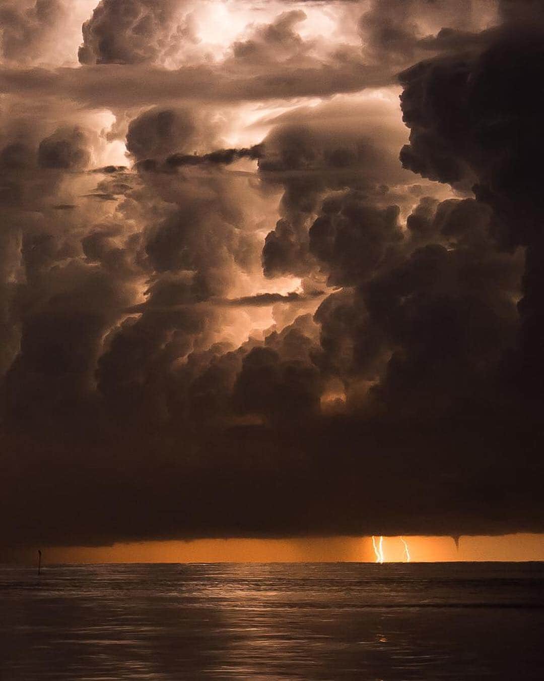 Canon Photographyさんのインスタグラム写真 - (Canon PhotographyInstagram)「The never ending storm of Catatumbo, Venezula!  @jonaspiontek has created a fantastic short film, which we already had the pleasure of watching. It’s absolutely amazing and will premiere at 8PM CET, tonight. Make sure to check the link in @jonaspiontek bio to set a reminder or to watch it, depending when you read this. It’s absolutely worth it!  #catatumbofilm #catatumbo #venezuela #lightning #storm #tornado #milkyway」4月7日 0時07分 - cpcollectives