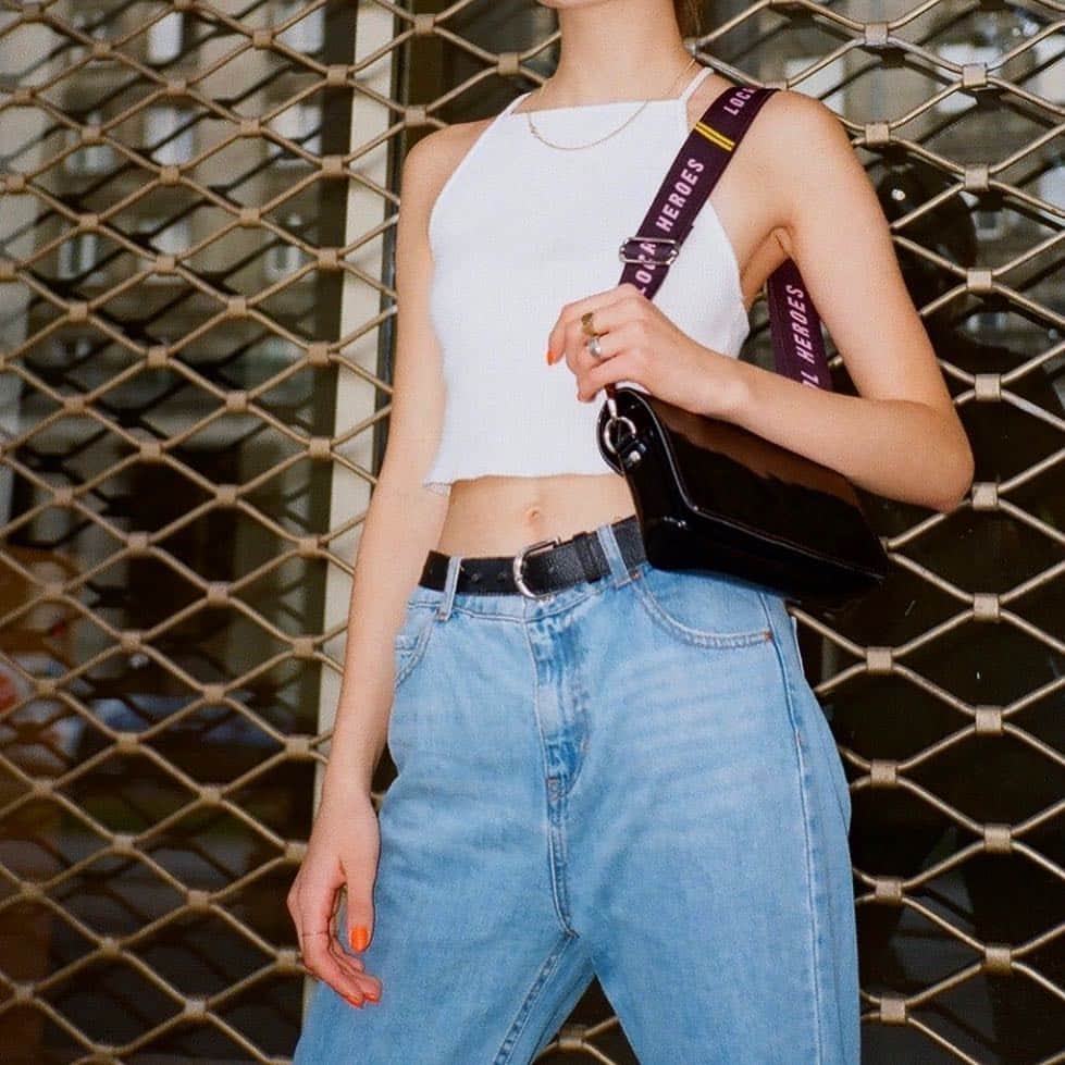 LOCAL HEROESさんのインスタグラム写真 - (LOCAL HEROESInstagram)「Girls just wanna have sun 💯 to wear crop tops, jeans and our lh vinyl bag 👌🏼」4月7日 0時07分 - localheroes