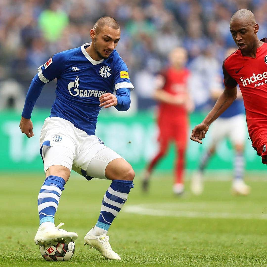 シャルケ04さんのインスタグラム写真 - (シャルケ04Instagram)「Let’s have one final push, boys! 🔵⚪️ . . #S04SGE 1-1 #S04 #Schalke #Matchday #Bundesliga #Football #Soccer #Knappen #🔵⚪️」4月7日 0時13分 - s04