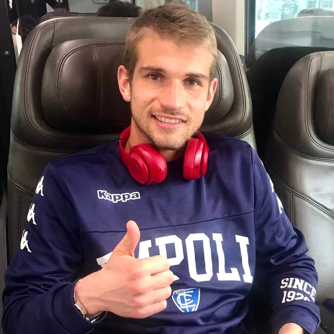 エンポリFCさんのインスタグラム写真 - (エンポリFCInstagram)「In viaggio verso Udine 🚄; domani #UdineseEmpoli 📸」4月7日 0時15分 - empoli_fc_official