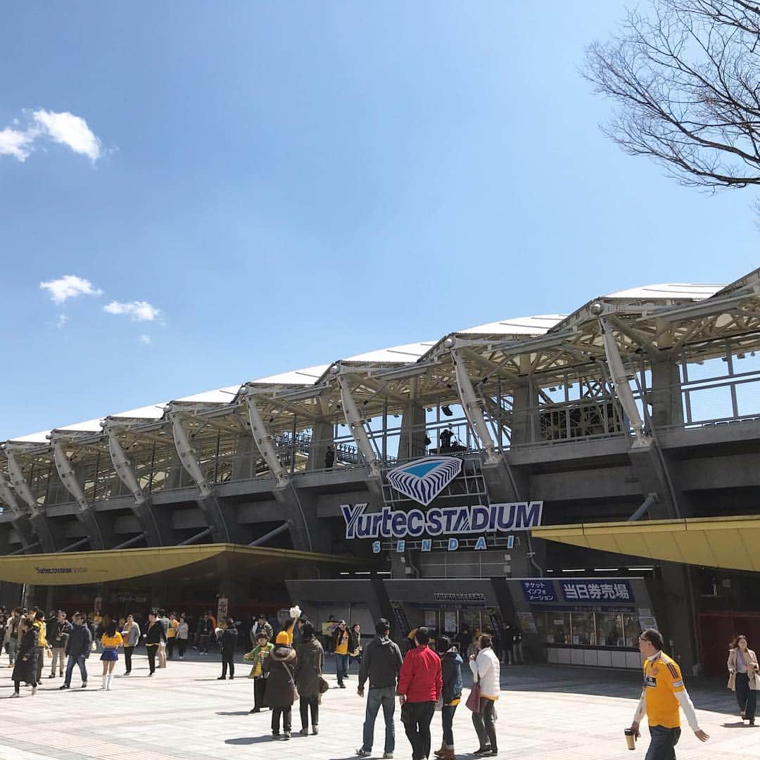 のインスタグラム：「#dazn #jリーグ #jleague #公式映像 #ベガルタ仙台 #サガン鳥栖  #ユアテックスタジアム仙台  #jリーグデビュー戦のスタジアム #2007年 #アビスパ福岡  #viridari #ヴィリダリ #シャツ #yonex #ヨネックス」
