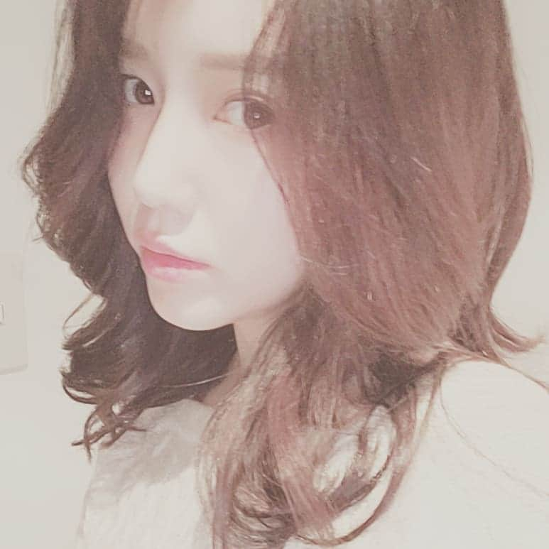 Pileさんのインスタグラム写真 - (PileInstagram)「レイヤーたっぷりのヘア 慣れてきた♪ そとまきそとまき。  #hair #hairstyle」4月7日 10時00分 - pi_channnn52