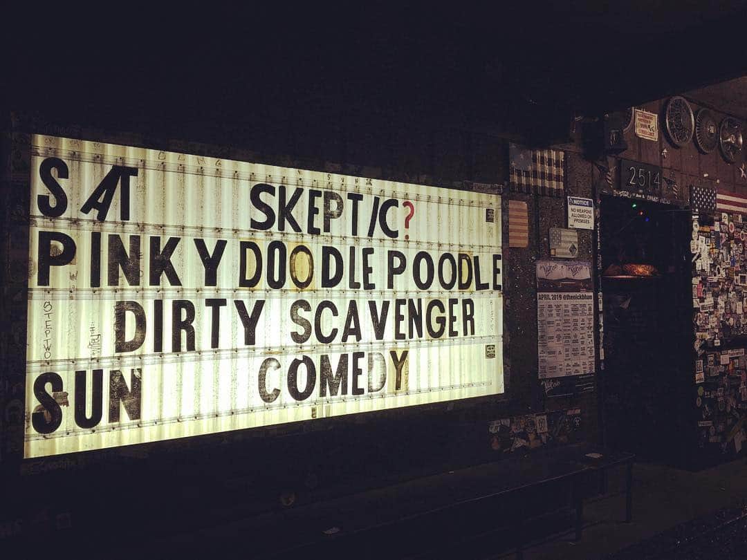のインスタグラム：「We arrived at tonight’s venue “The Nick Rocks” in Birmingham, AL!! Yeah!! Come on!! . . #pinkydoodlepoodle  #pdp  #ustour2019  #highenergyrocknroll  #livemusic #rockmusic #rock #rockband  #japanese  #ustour #livetour  #tourlife #musicianlife #musician #gibsonguitars #gibsonbass #gibson #eb3 #lespaul #marshallamps #vintage #femalebassist #femalevocalist #アメリカ #海外旅行 #音楽」