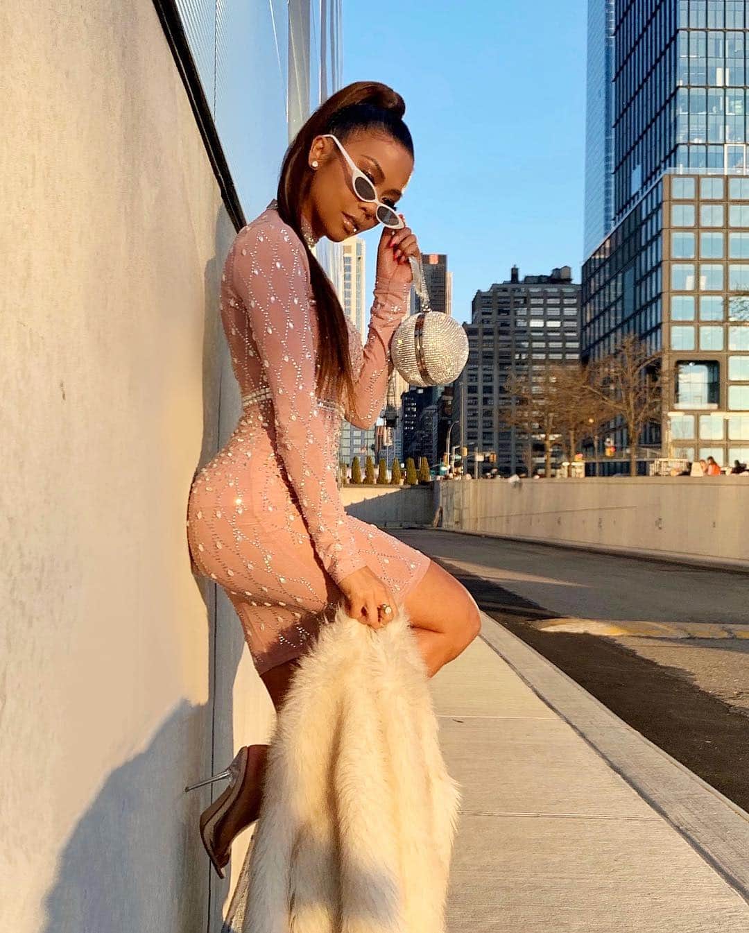 リアン Vさんのインスタグラム写真 - (リアン VInstagram)「Golden hour✨Thank you @beautycon for having me! And thank you to everyone that came and showed so much love! I love you all soooooo much more! 😍See you next year! ❤️」4月7日 10時24分 - lianev