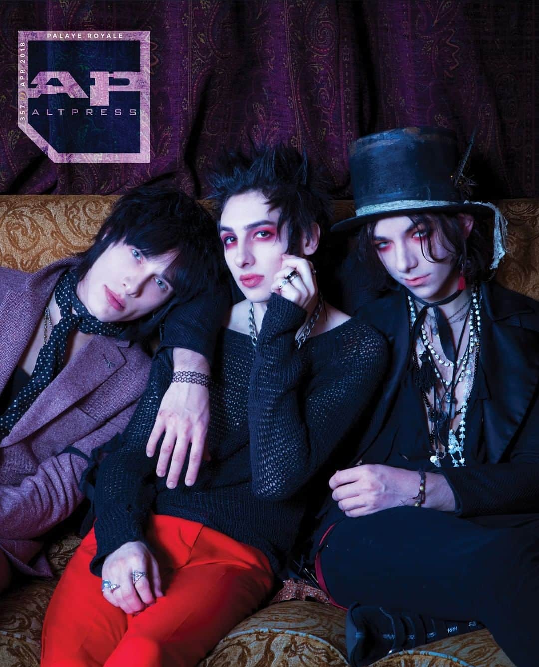 Alternative Pressさんのインスタグラム写真 - (Alternative PressInstagram)「1 year ago today, we released our very first cover with the amazing @palayeroyale 🖤⁣ LINK IN BIO⁣ .⁣ .⁣ .⁣ #altpress #ap #alternativepress #iamap #palayeroyale #remingtonleith #emersonbarrett #sebastiandanzig #boomboomroom」4月7日 10時30分 - altpress