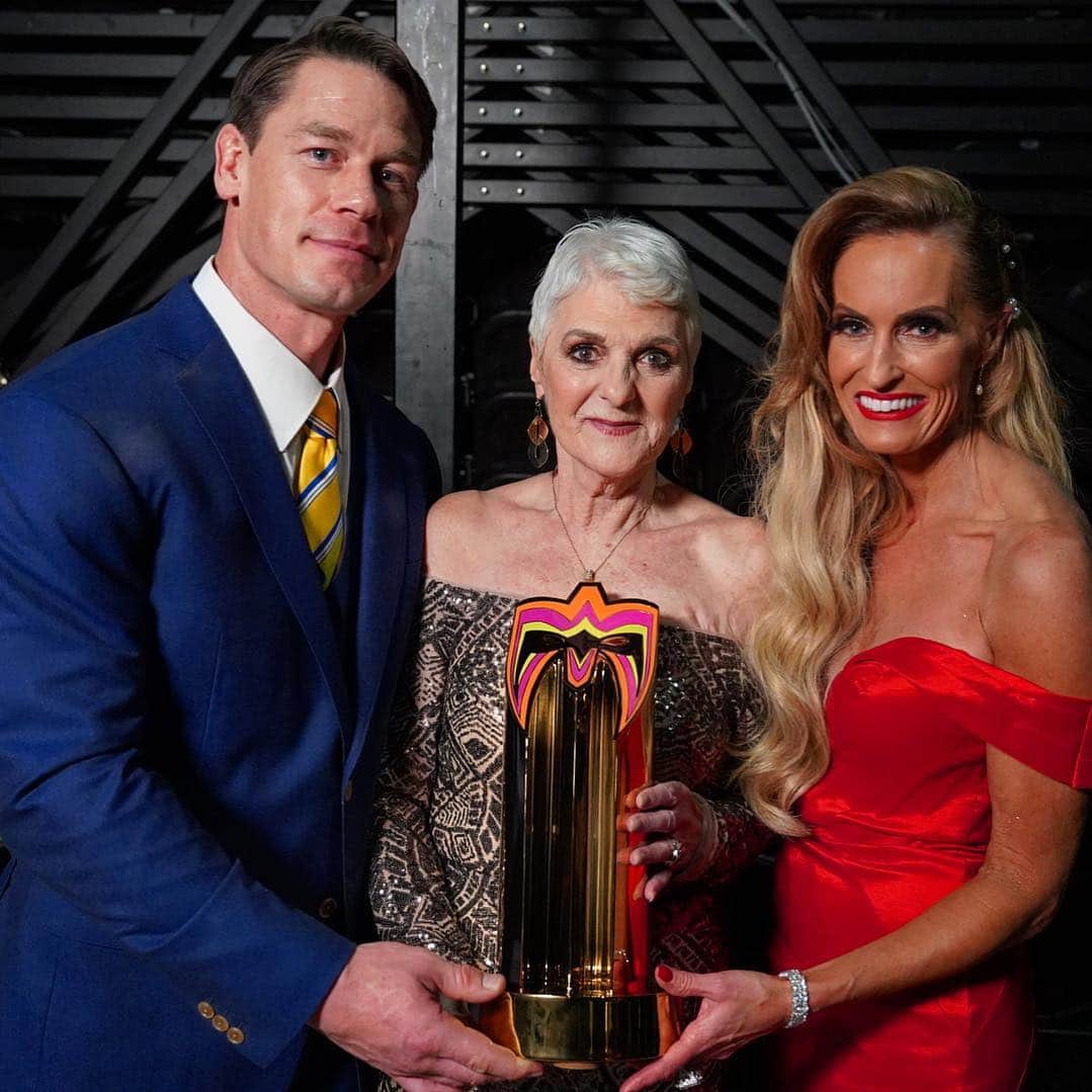 WWEさんのインスタグラム写真 - (WWEInstagram)「Welcome to the #WWEHOF, Sue! We love you!」4月7日 10時36分 - wwe