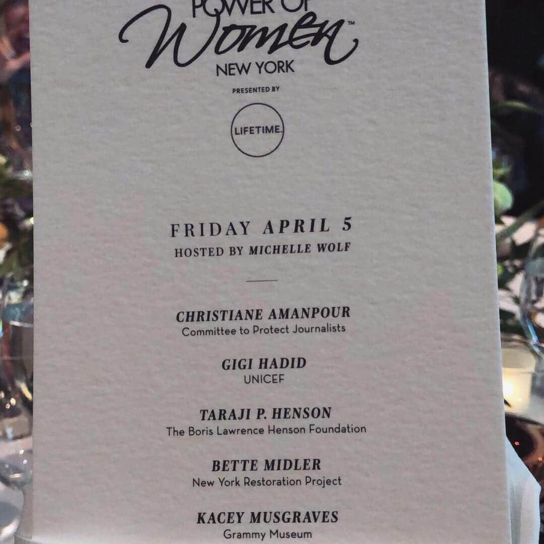 ジジ・ハディッドさんのインスタグラム写真 - (ジジ・ハディッドInstagram)「#PowerofWomen Thank you for everything @variety! It was an honor to share why I have been so inspired by my work with @unicefusa 💙 Very grateful for the all the love and support in that room yesterday ! Special thanks to the one and only @jimmyfallon for taking the time to come present my award. Lucky to call you my friend !」4月7日 10時38分 - gigihadid