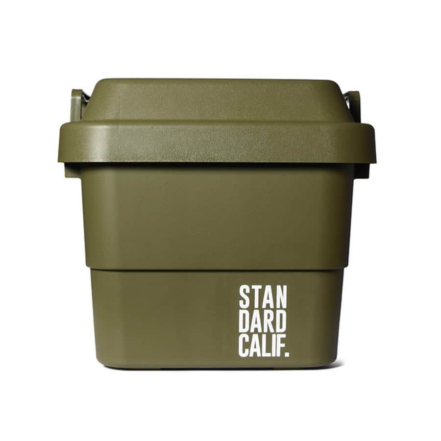 スタンダードカリフォルニアさんのインスタグラム写真 - (スタンダードカリフォルニアInstagram)「「SD Trunk Cargo」の予約受付は本日24:00まで。  座ることが出来るぐらい頑丈な収納ボックスです。 部屋の中の収納としてはもちろん、キャンプグッズを収納しておいて、そのまま車へ積み込んでキャンプへという使い方も。 30Lと50Lの2サイズ展開になりました。  #standardcalifornia #スタンダードカリフォルニア #camping #キャンプ #outdoors #アウトドア #trunkcargo #収納ボックス #トランクカーゴ」4月7日 10時50分 - standardcalifornia