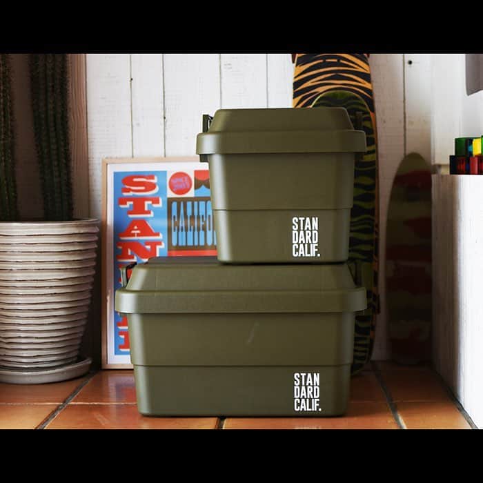 スタンダードカリフォルニアさんのインスタグラム写真 - (スタンダードカリフォルニアInstagram)「「SD Trunk Cargo」の予約受付は本日24:00まで。  座ることが出来るぐらい頑丈な収納ボックスです。 部屋の中の収納としてはもちろん、キャンプグッズを収納しておいて、そのまま車へ積み込んでキャンプへという使い方も。 30Lと50Lの2サイズ展開になりました。  #standardcalifornia #スタンダードカリフォルニア #camping #キャンプ #outdoors #アウトドア #trunkcargo #収納ボックス #トランクカーゴ」4月7日 10時50分 - standardcalifornia