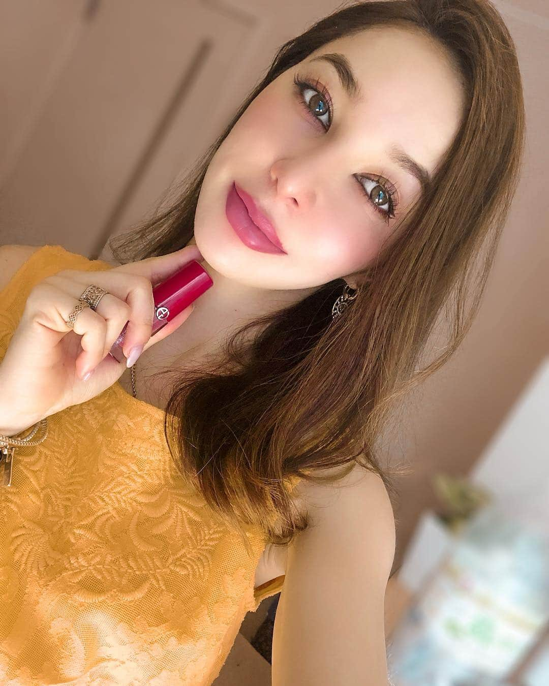 Gabrielaさんのインスタグラム写真 - (GabrielaInstagram)「Good morning! . #Review . Armani Beauty のクリスマス限定で登場して、 すぐに完売した リップマグネット#510 が復活！ 深みのあるローズ色はどんなメイクでもマッチする💯👌 アルマーニ銀座タワーで買えるよ💕 . . Wearing my #GiorgioArmani #LipMagnet510 ♥️😘 . #armanibeauty #lipstick #beauty #makeup #maquiagem #mua #blogueira #メイク #メイク動画 #アルマーニ #リップ @armani #sunday」4月7日 10時44分 - rkgabriela